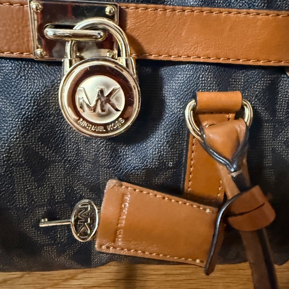 Michael Kors Hamilton Tote - Picture 3 of 7